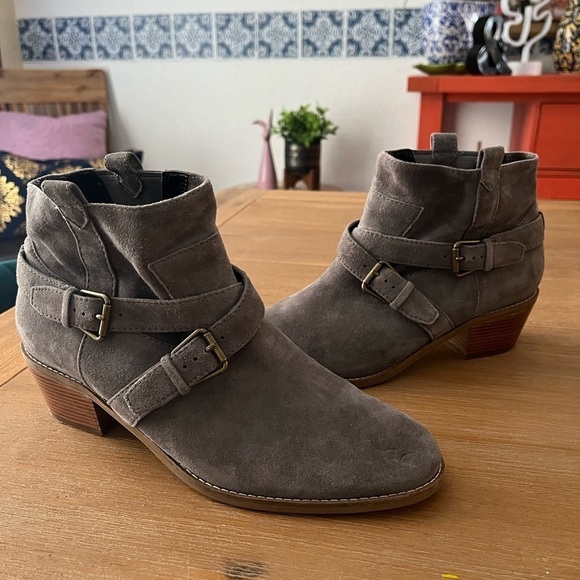 Cole Hann suede gray/grey ankle booties with buckles size 10 - Picture 7 of 8